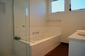 Deep-soaking bathtub - Sand Dunes (Point Lonsdale)