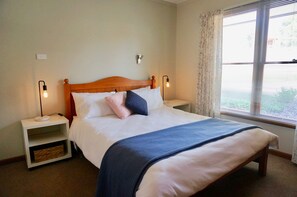 3 bedrooms, iron/ironing board, cribs/infant beds, free WiFi - Sandy Bottoms (Point Lonsdale)