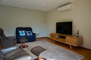 TV - Sandy Bottoms (Point Lonsdale)