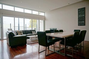 TV - Summer Salt (Queenscliff)