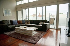 TV - Summer Salt (Queenscliff)