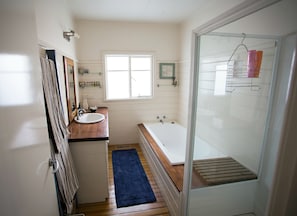 Separate bathtub and shower, free toiletries, hair dryer