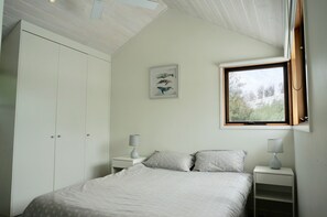 3 habitaciones, tabla de planchar con plancha, cunas y wifi gratis 