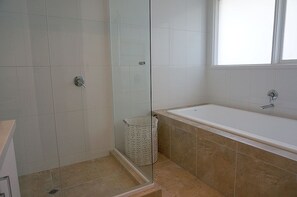 Deep soaking bathtub - Tussock Sands (Point Lonsdale)