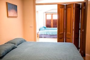 4 Schlafzimmer, Bügeleisen/Bügelbrett, Babybetten
