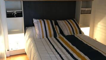 1 habitación, tabla de planchar con plancha, wifi gratis y ropa de cama