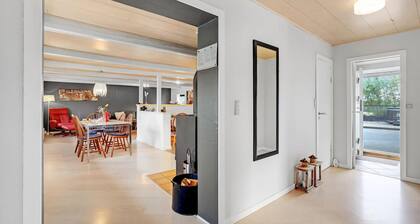Stunning home in Spøttrup with WiFi