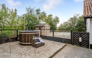 مغطس سبا خارجي