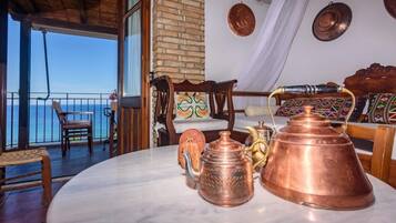 1 slaapkamer, een strijkplank/strijkijzer, reisbedje, wifi