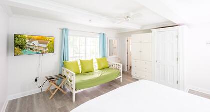 Best of Delaware King Bed Plus Day Bed Pool - Hot Tub - Pet Friendly - Beach