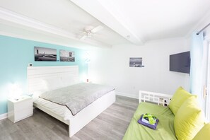 1 Schlafzimmer, Schreibtisch, Bügeleisen/Bügelbrett, Reisekinderbett