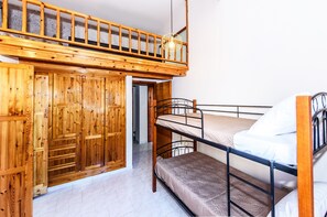 1 bedroom, in-room safe, iron/ironing board, free WiFi