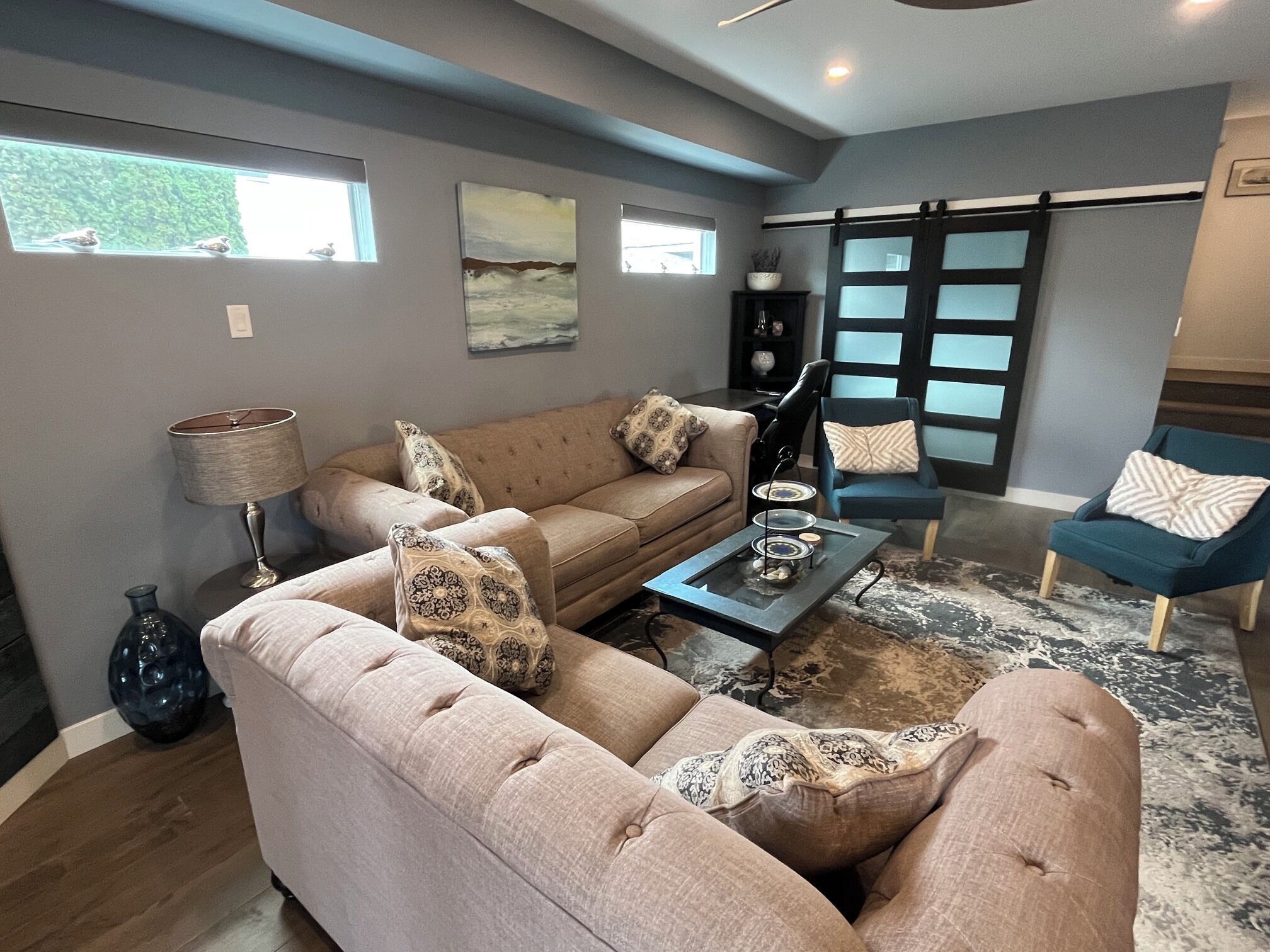 Modern 3 Bedroom Luxury Retreat! Wine Bar, Upper Deck, Lower Patio! - Penticton
