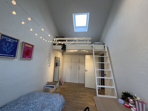 4 dormitoris, escriptori, planxa i posts de planxar i wifi gratuïta