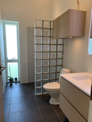Shower, towels