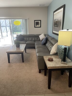 วิลล่า | ห้องนั่งเล่น | ทีวี 30 นิ้ว พร้อมช่องเคเบิล