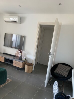 Living area - New fully-equipped apartment on the heights of bastia between sea and mountains (ville di pietrabugno)