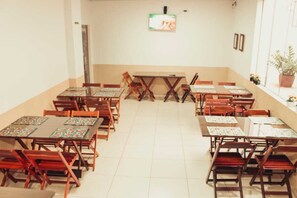 含每日吃到飽早餐