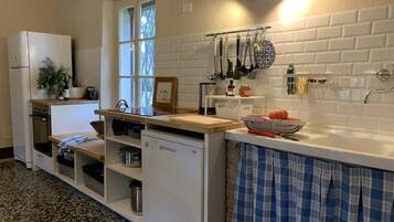 Kühlschrank, Ofen, Herdplatte, Geschirrspüler