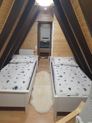 2 dormitoris, planxa i posts de planxar, un bressol de viatge i wifi