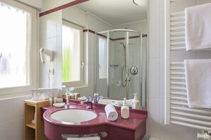 Bathtub, hair dryer, bidet, towels