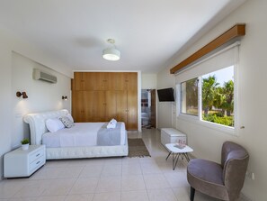 4 bedrooms, in-room safe, iron/ironing board, free WiFi