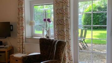 Fernseher, Videospiele, DVD-Player, Bücher