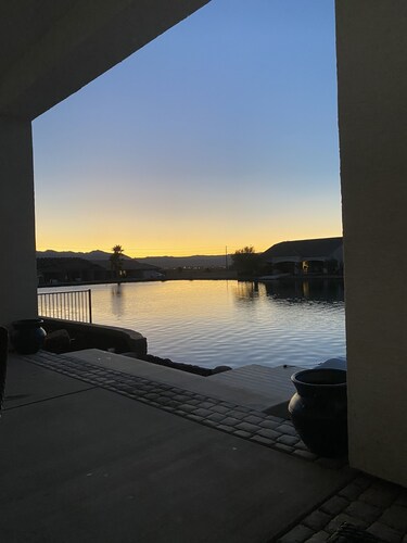 WELCOME HOME SNOWBIRDS! Waterfront property in the beautiful Los Lagos Community