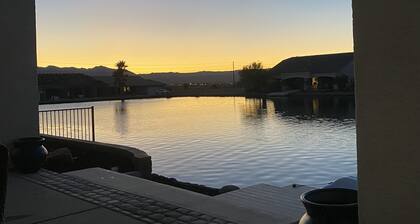 WELCOME HOME SNOWBIRDS! Waterfront property in the beautiful Los Lagos Community