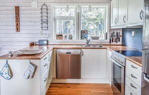 Fridge, oven, stovetop, dishwasher - Stunning home in Sjusjøen with sauna (Sjusjøen)