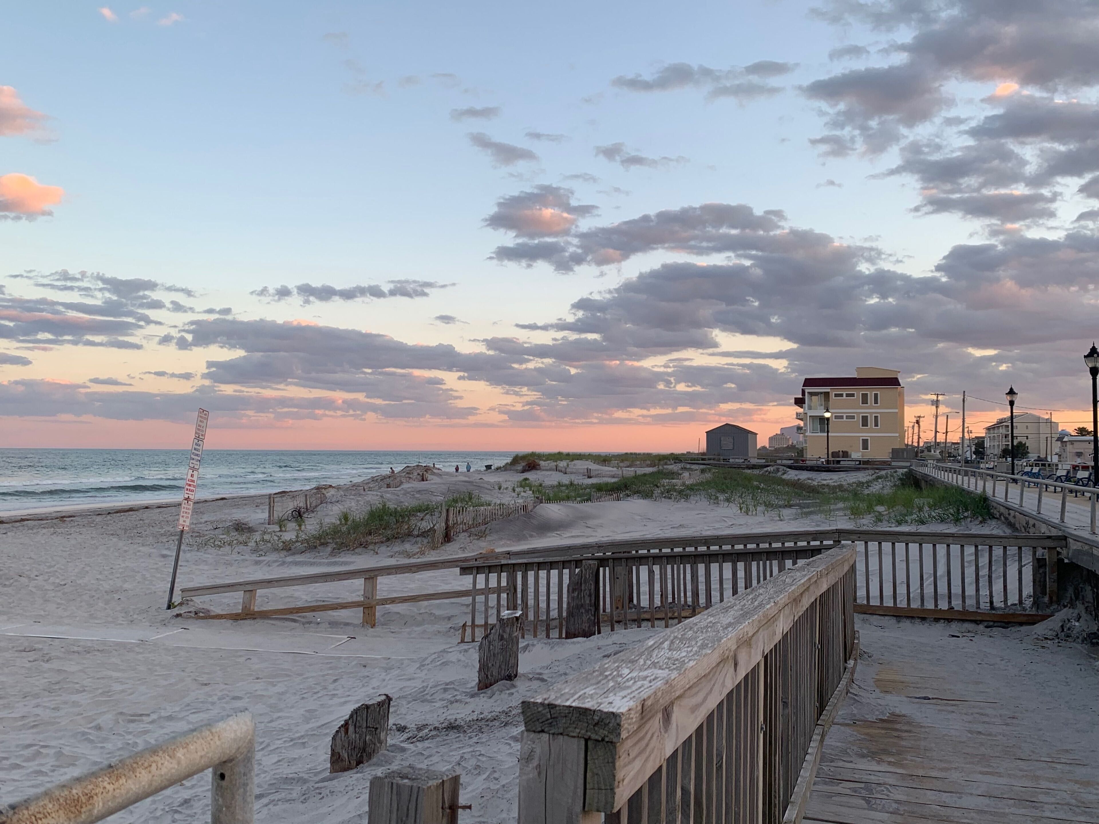 Beach nearby, sun-loungers, beach towels