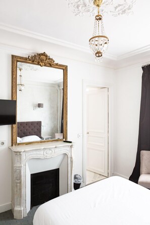 Kamar Double | Minibar, brankas, dan didekorasi berbeda-beda