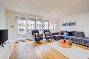 Premium Apartment | Living area - Perfect Stays-Covent Garden (London)