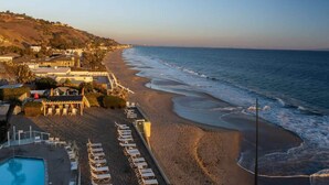 A beach resort with a pool, sun loungers, and a view of the ocean. - SA Beach Suite 6 by Stay Awhile Villas (Malibu)
