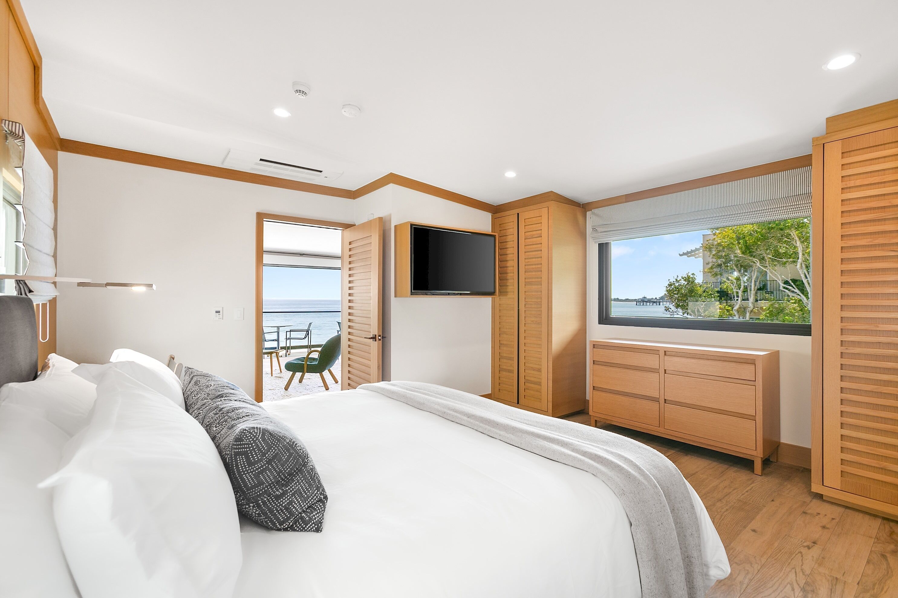 1 Schlafzimmer, Zimmersafe, Schreibtisch, Bügeleisen/Bügelbrett