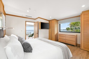 1 Schlafzimmer, Zimmersafe, Schreibtisch, Bügeleisen/Bügelbrett