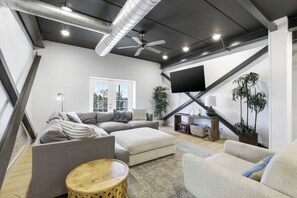 Smart TV, DVD player, table tennis, books - Lake House on Travis (Austin)