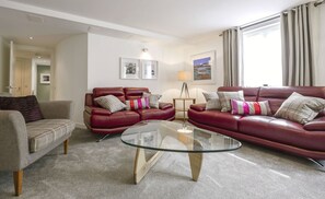 Smart TV - 3 Bedroom nr Royal Mile, Quiet Area, Sleeps 6 (Edinburgh)