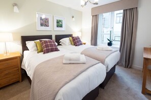 3 slaapkamers, een strijkplank/strijkijzer, gratis wifi, beddengoed