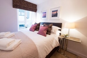 3 slaapkamers, een strijkplank/strijkijzer, gratis wifi, beddengoed