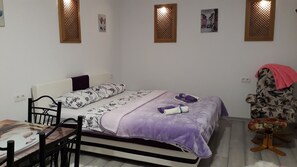 1 bedroom, WiFi, bed sheets