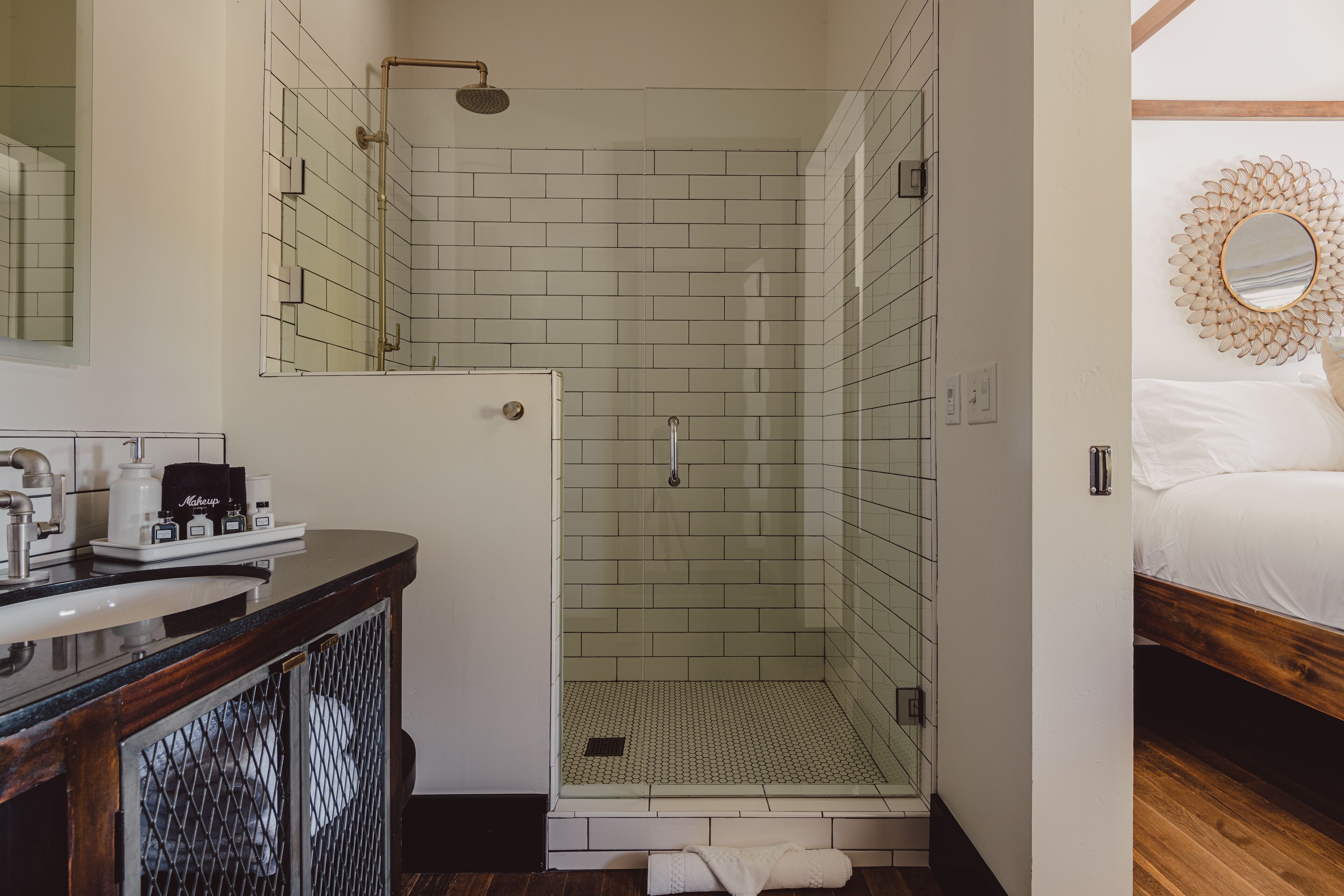 Secador de pelo y toallas