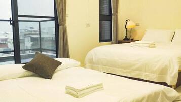 Quadruple Room | Desk, blackout drapes, free WiFi, bed sheets