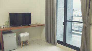 Desk, blackout drapes, free WiFi, bed sheets