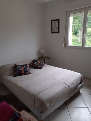 4 bedrooms, iron/ironing board, travel crib, free WiFi