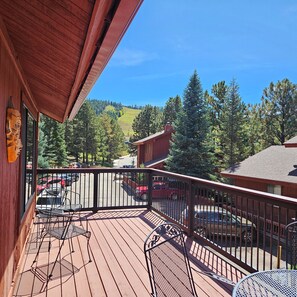 Property grounds - Close to the Lifts, Sleeps Up to 8, Large Deck with views of the Ski Mountain (Angel Fire)