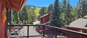 Close to the Lifts, Sleeps Up to 8, Large Deck with views of the Ski Mountain