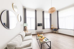 Premium Studio Suite | Living area | 32-inch Smart TV with satellite channels, TV
