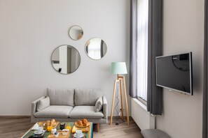 Premium Studio Suite | Living area | 32-inch Smart TV with satellite channels, TV