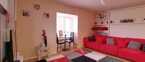 TV, fireplace, stereo